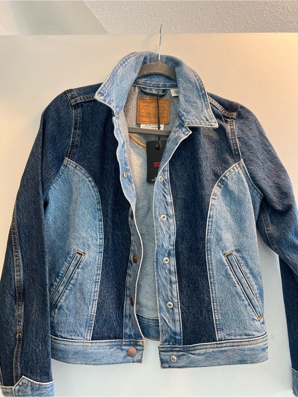 Levi's Two-Tone Blue Denim Jacket - Picture 1 of 6